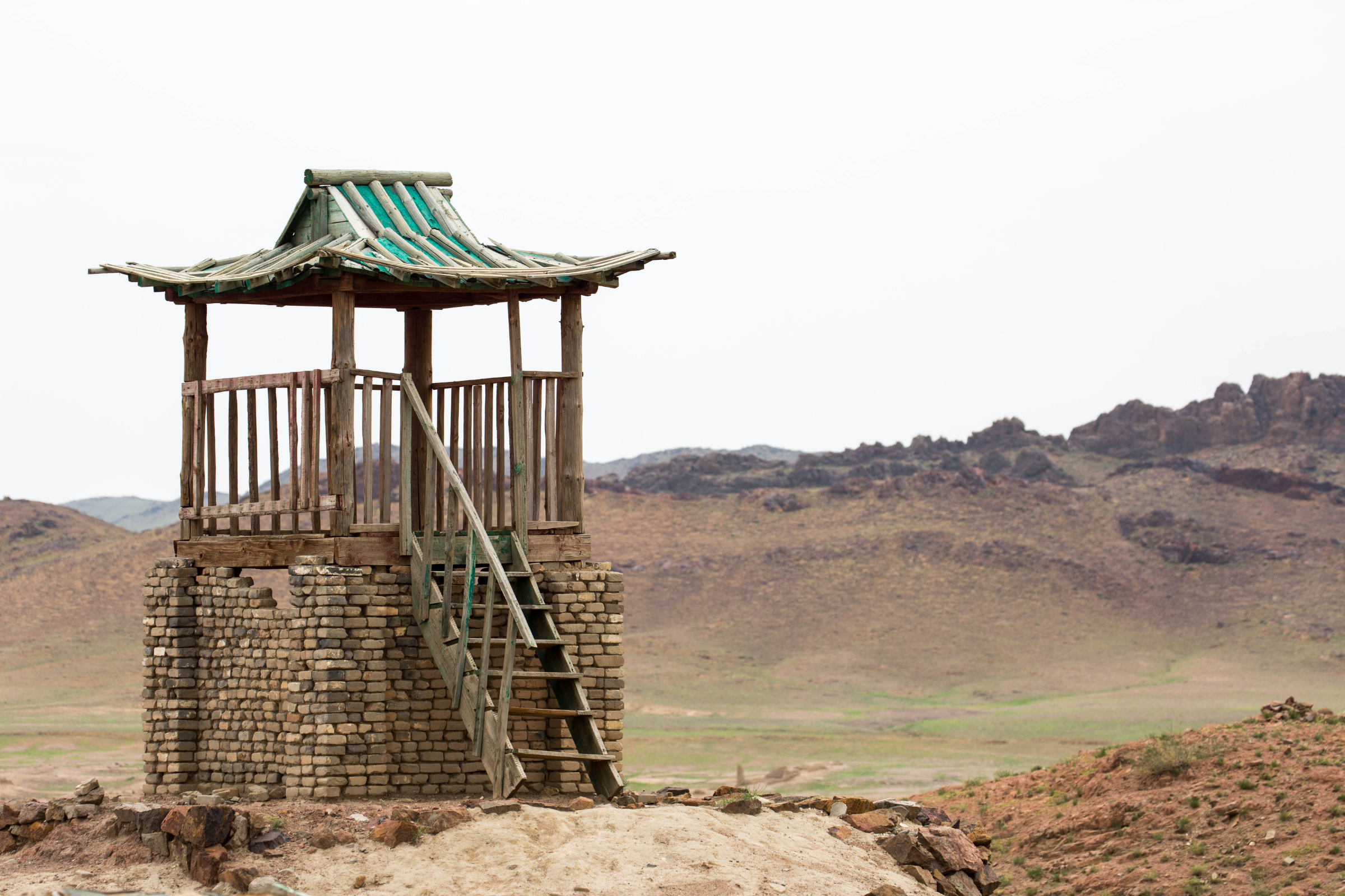 ongiin khiid (3).webp